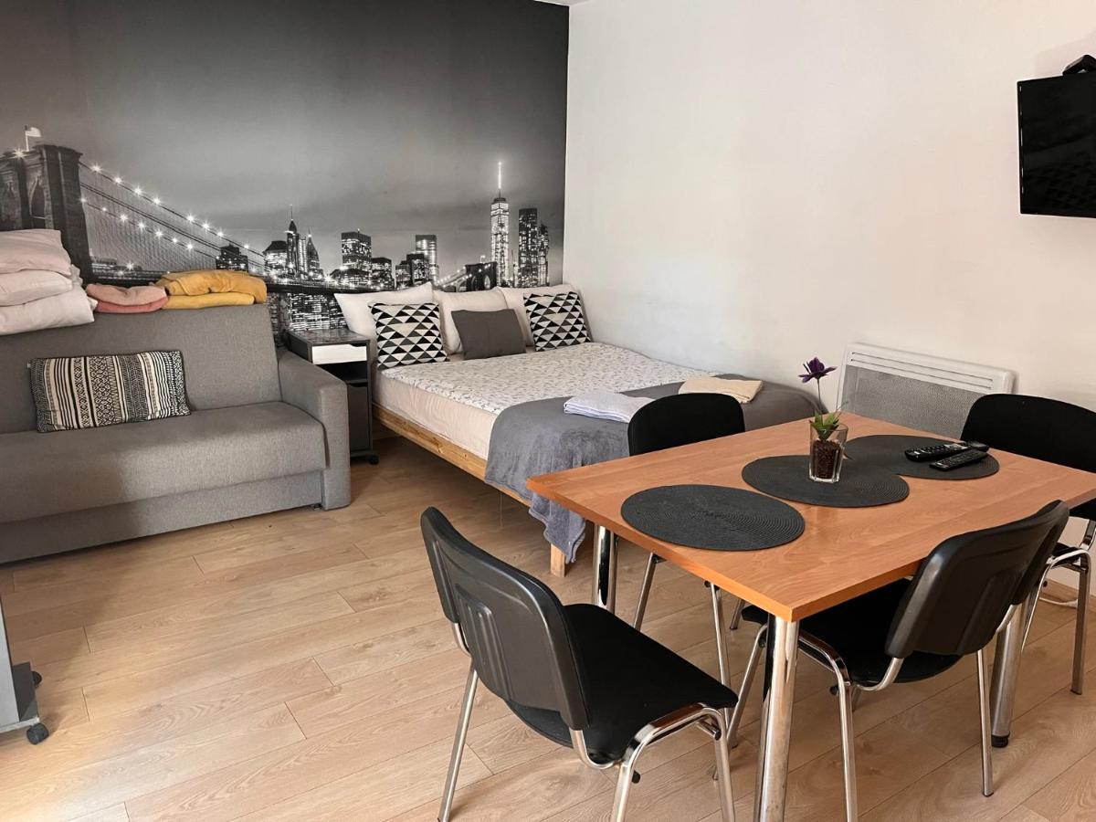 White Garden Apartman Oświęcim Kültér fotó