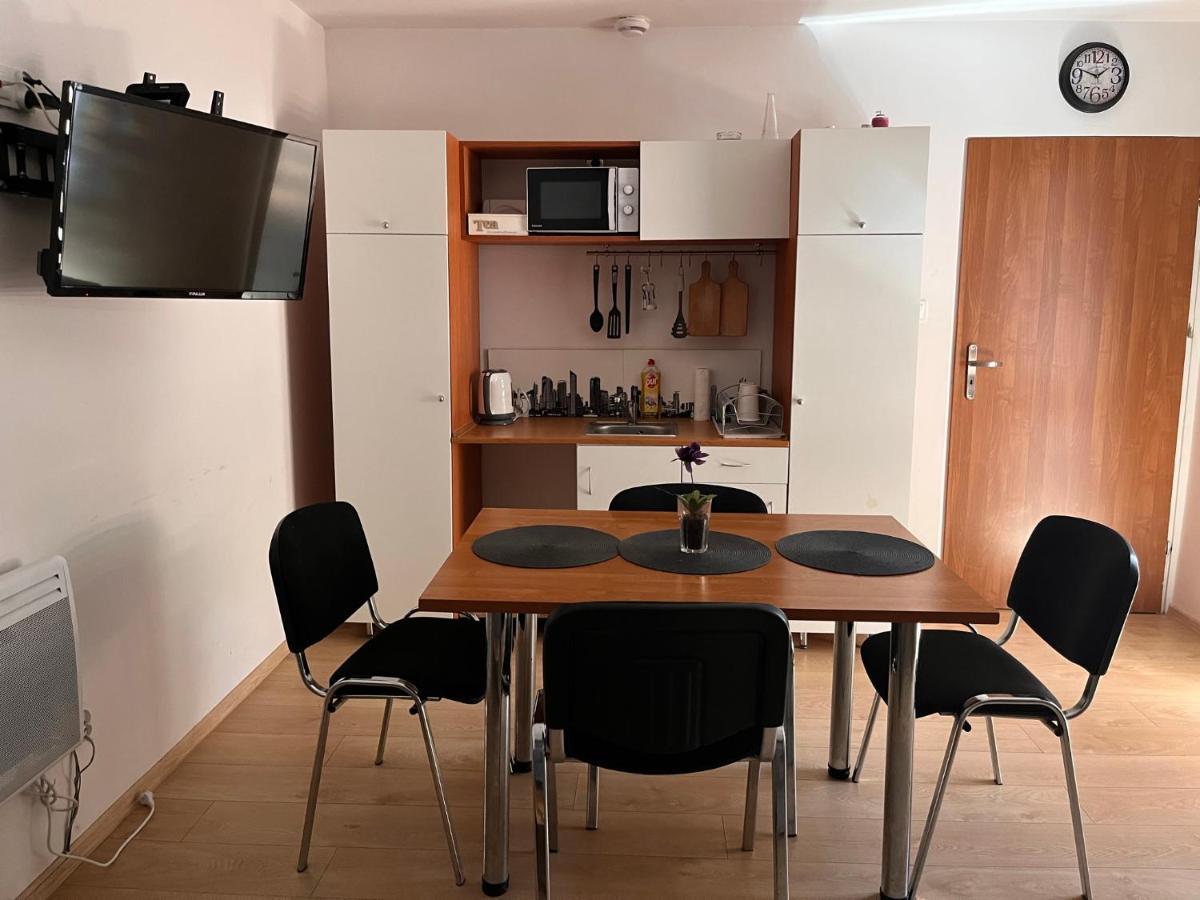 White Garden Apartman Oświęcim Kültér fotó
